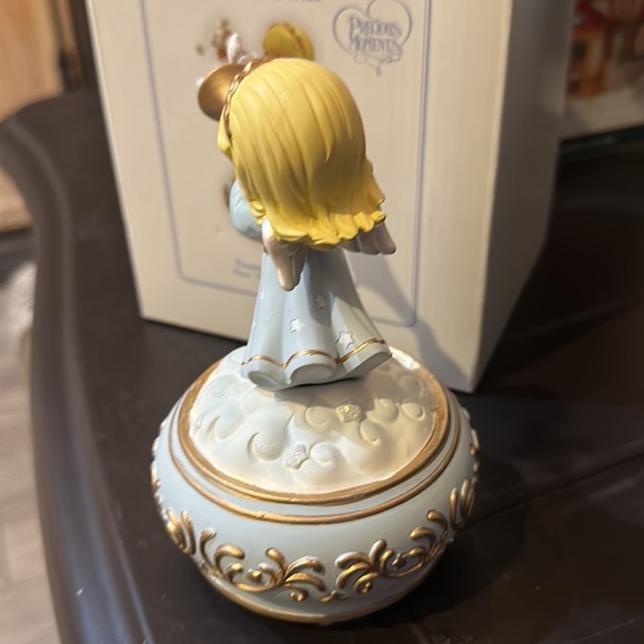 Precious Moments Trumpeting Angel Musical “Hark the Herald Angels Song” - Picture 6 of 13